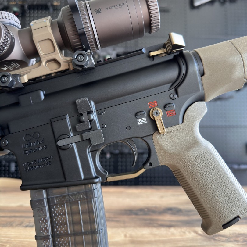 LOW-GUNS Ładownica MP00 Roto Paddle na 2 magazynki do Glocka piaskowa